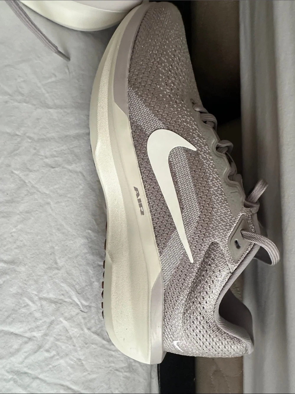 NWOT Nike Winflow 11 Women's Neutral Taupe Knit Running Sneakers 8 half woman